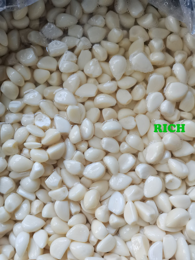 Salted Garlic Cloves in Brine