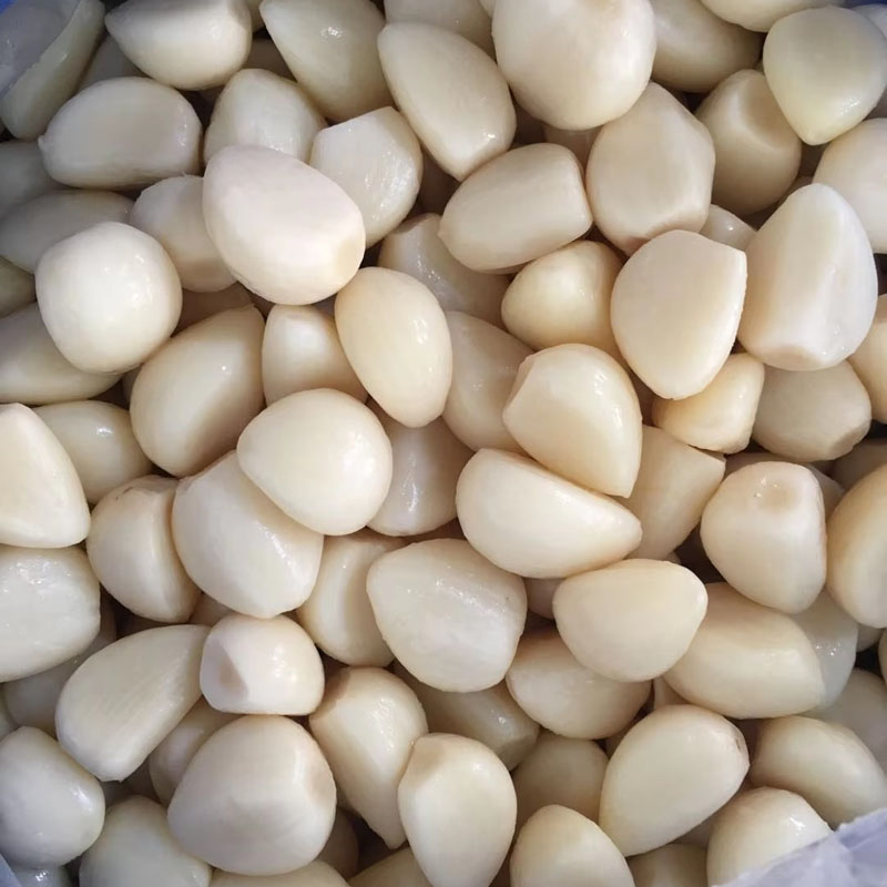 Premium Peeled Garlic in Natural Brine