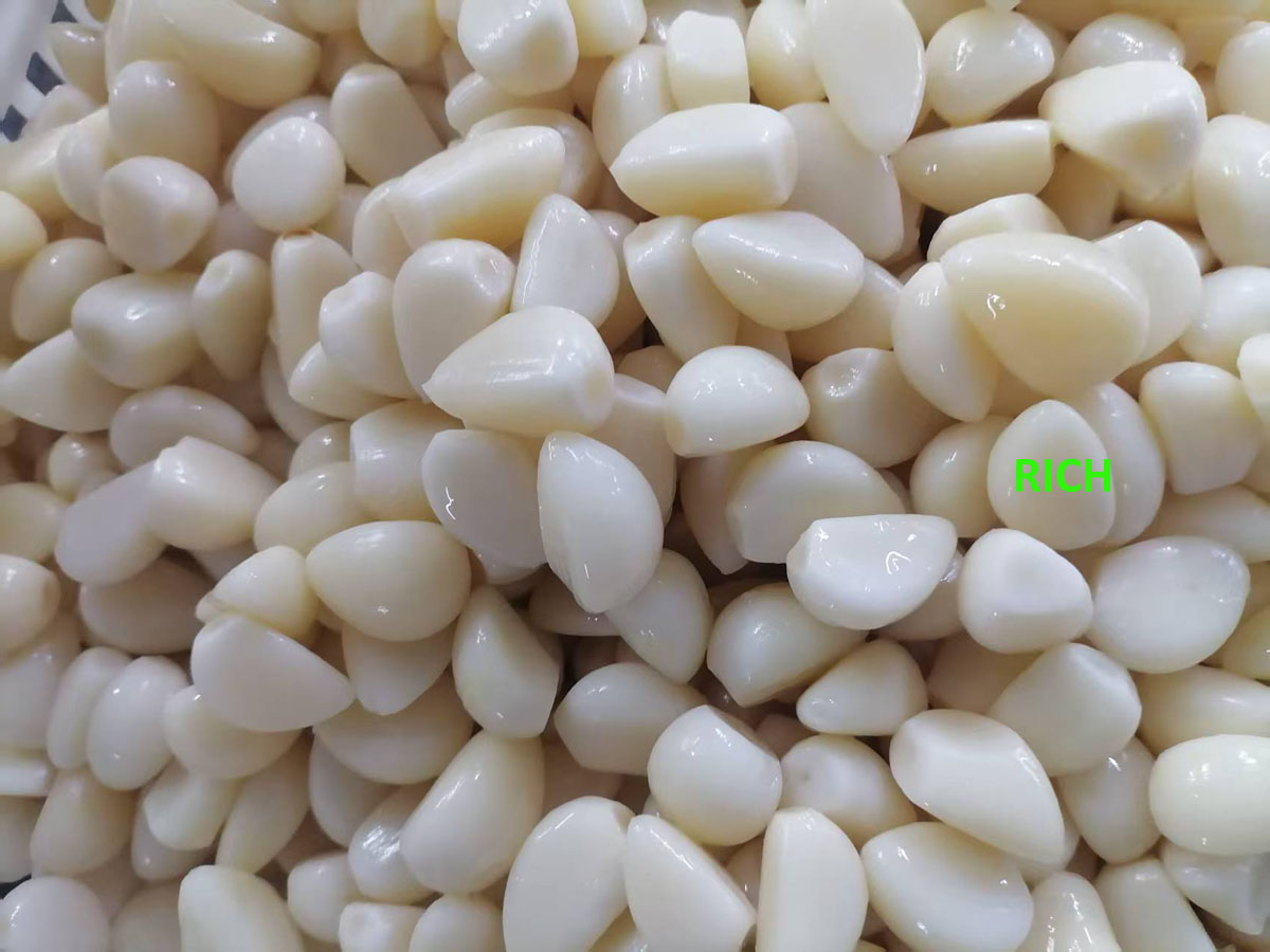 garlic cloves in brine in drums