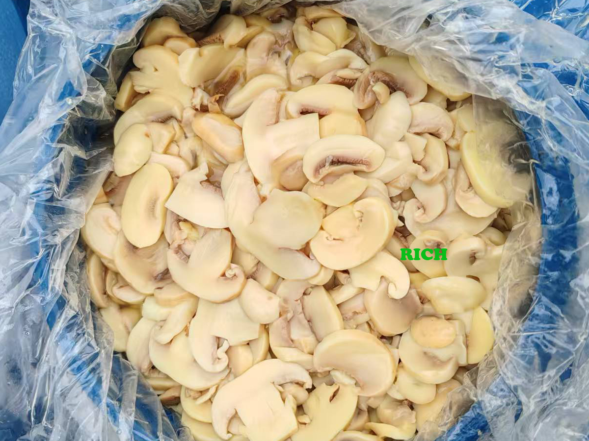 Salted Whole Champignon mushroom in drums